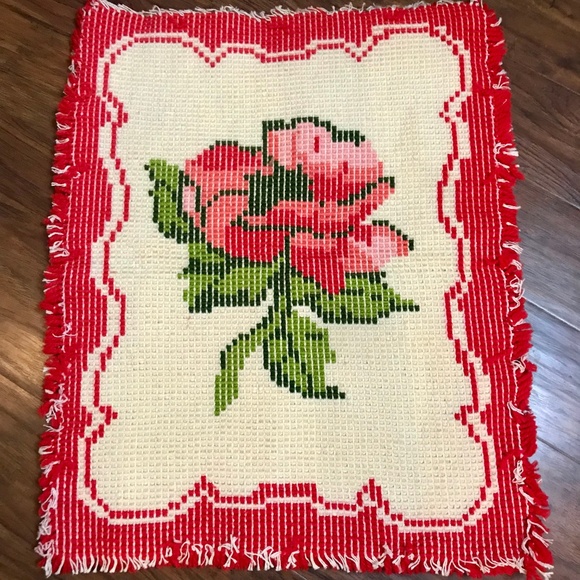 VTG Rose Latch Hook Rug Wall Hanging Boho Chic - Picture 5 of 6